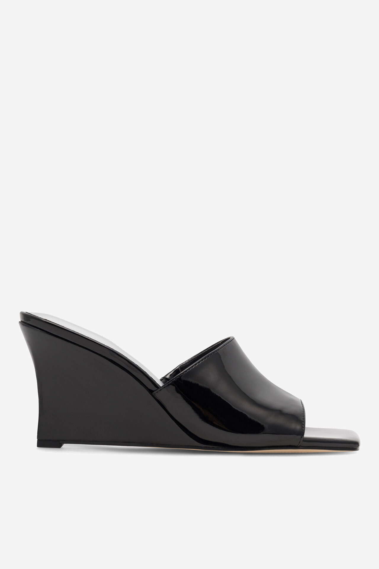 Pantofle MARC FISHER F-ROLLO BLK01 ČERNÁ - ccc.eu/cz