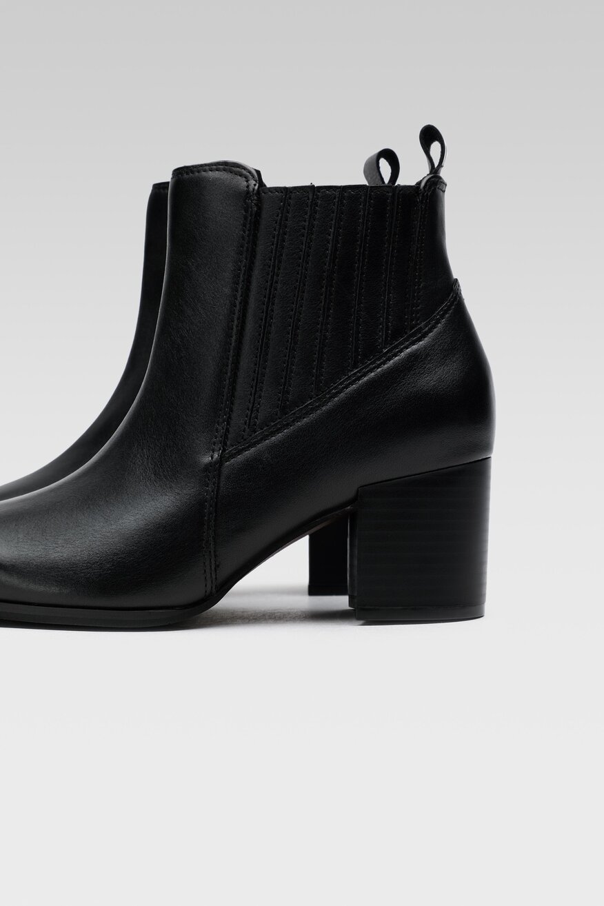 
                Lasocki - Botki skórzane na słupku - 5904862108810