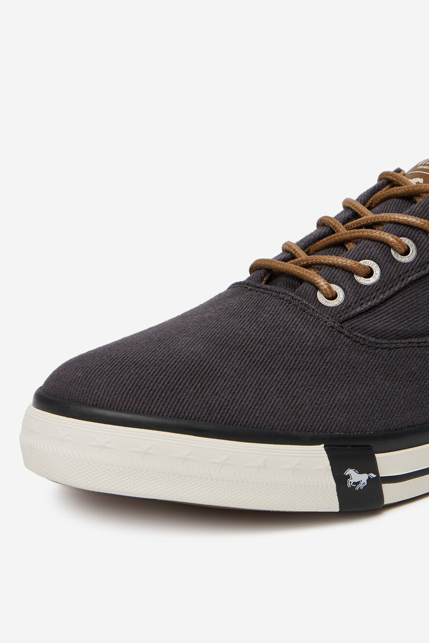 
                Mustang - Trampki - 5903419833427