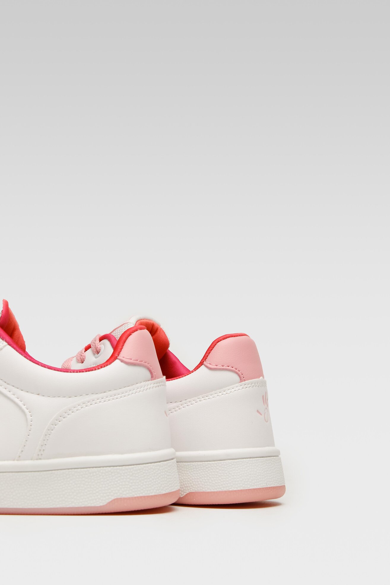 Obuwie sportowe OMENAA FOUNDATION WP07-01571-03 Biały