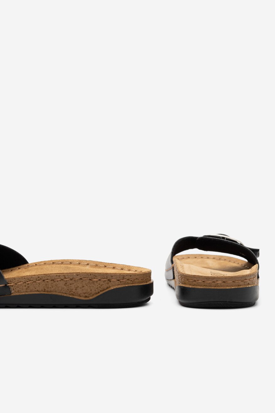 
                Inblu - Klapki czarne - 5904862757452