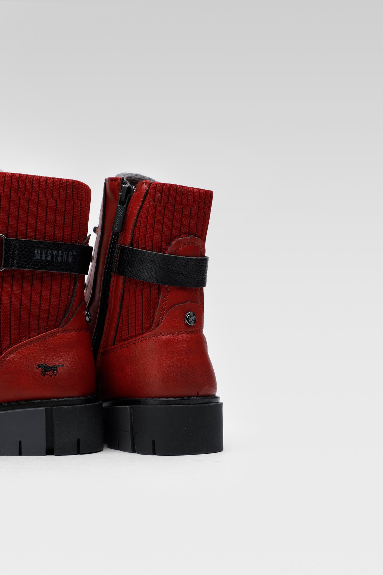 Csizma Mustang 1443-502-5 PIROS