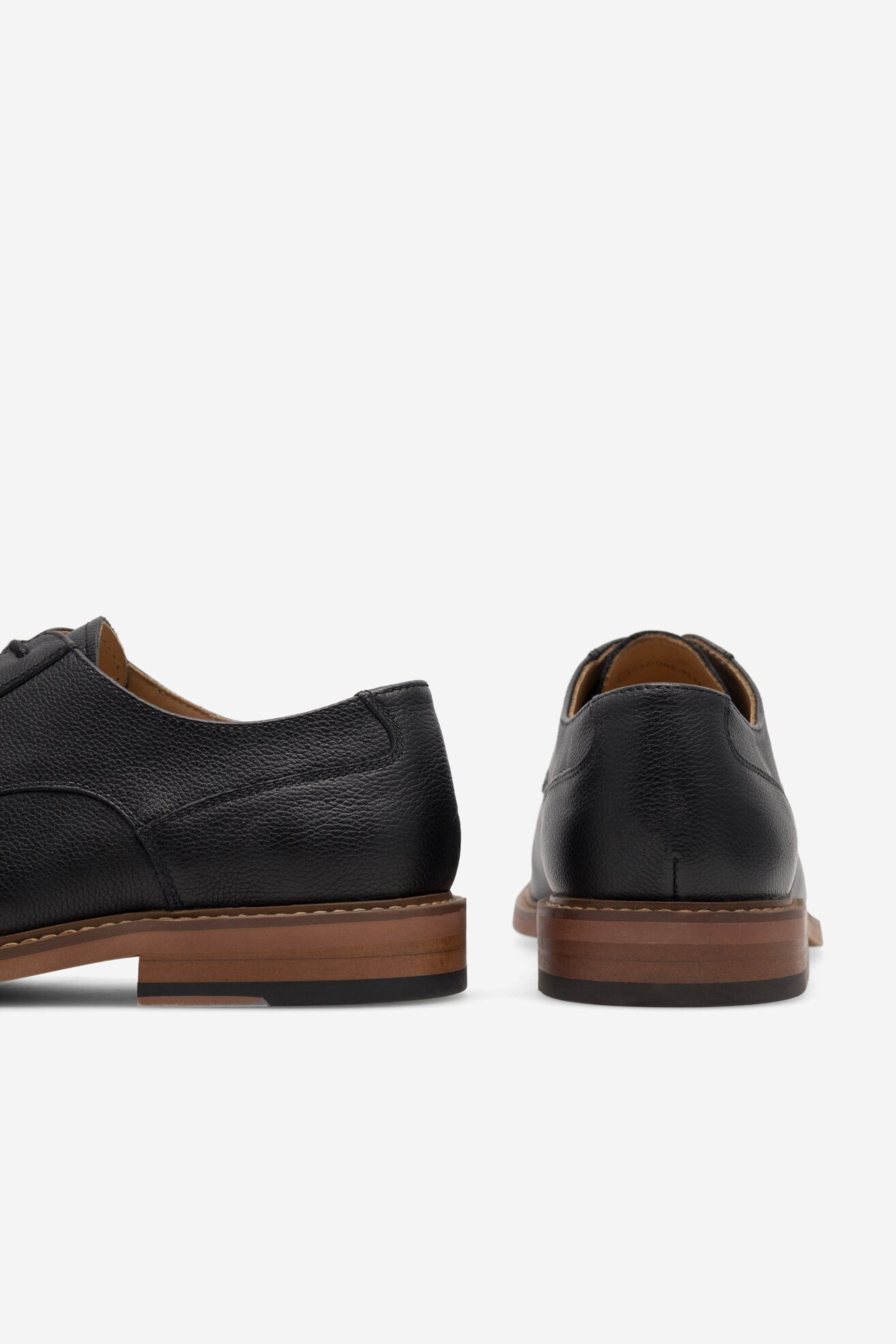 Półbuty Gino Rossi LAVARAZIONE-01 123AM Czarny