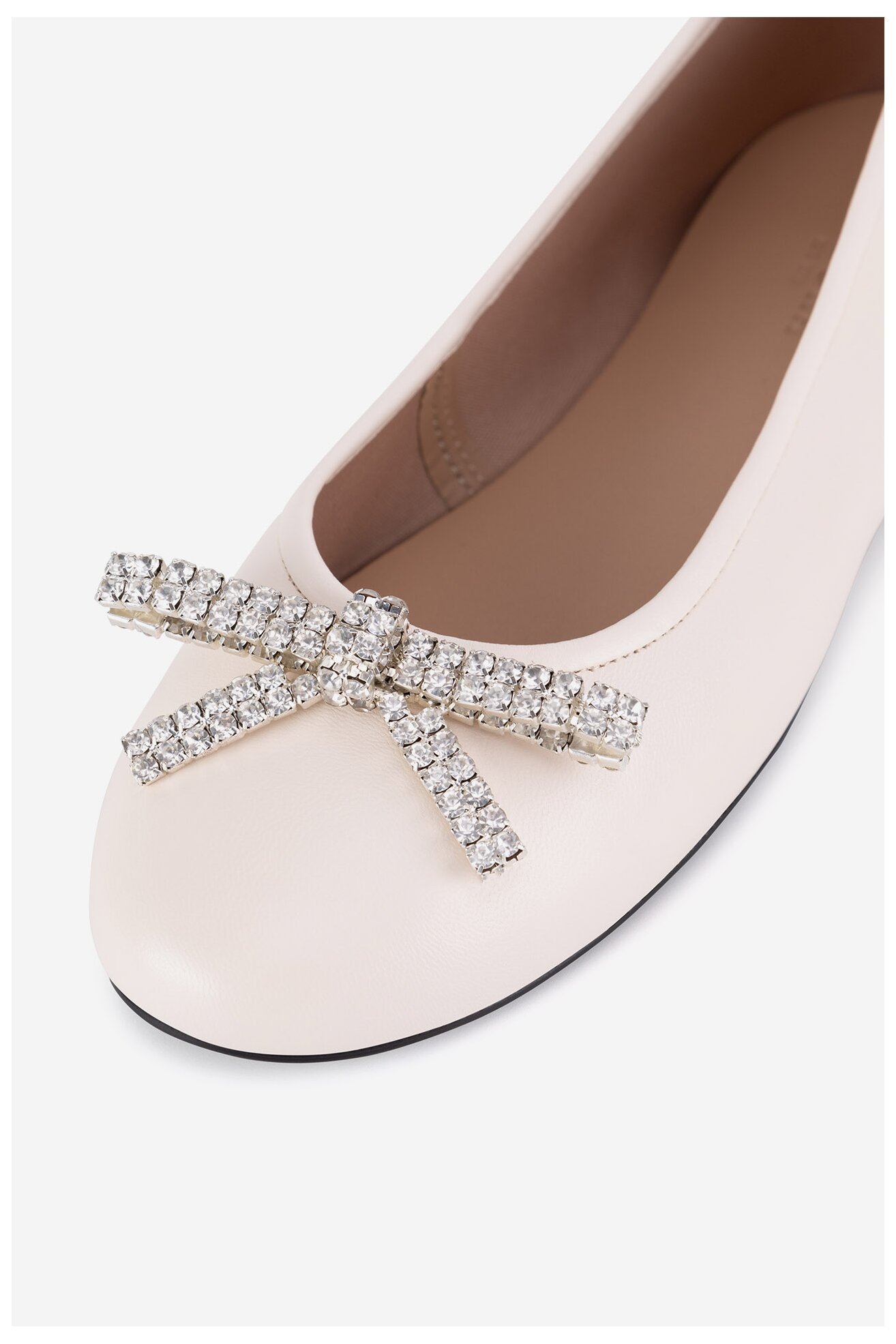 Балерина Badura CARNATION-8221-133 БЯЛ