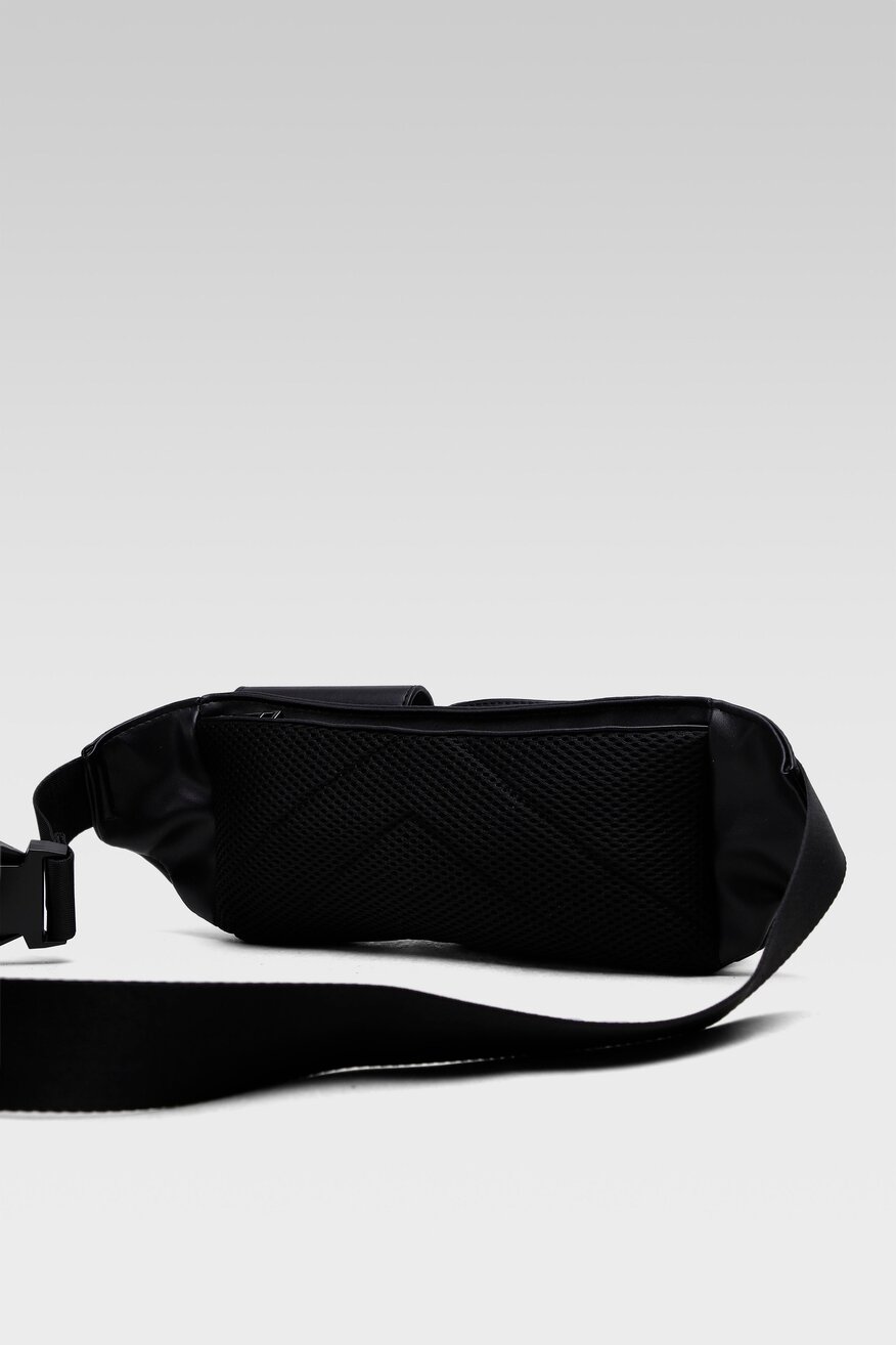 
                Gino Rossi - Saszetka nerka czarna - 5904248213381