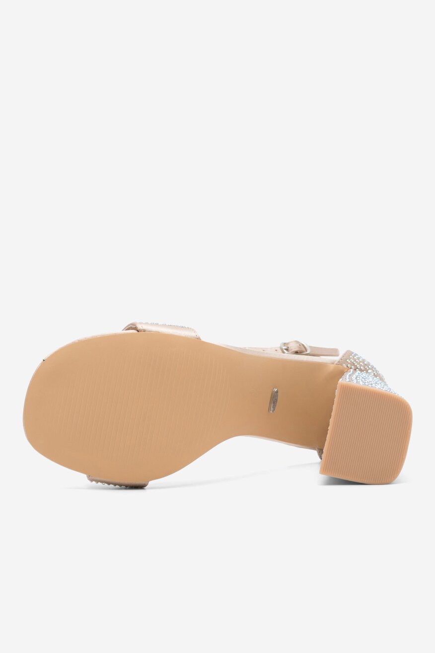 
                DeeZee - Sandały na słupku - 5904862698793