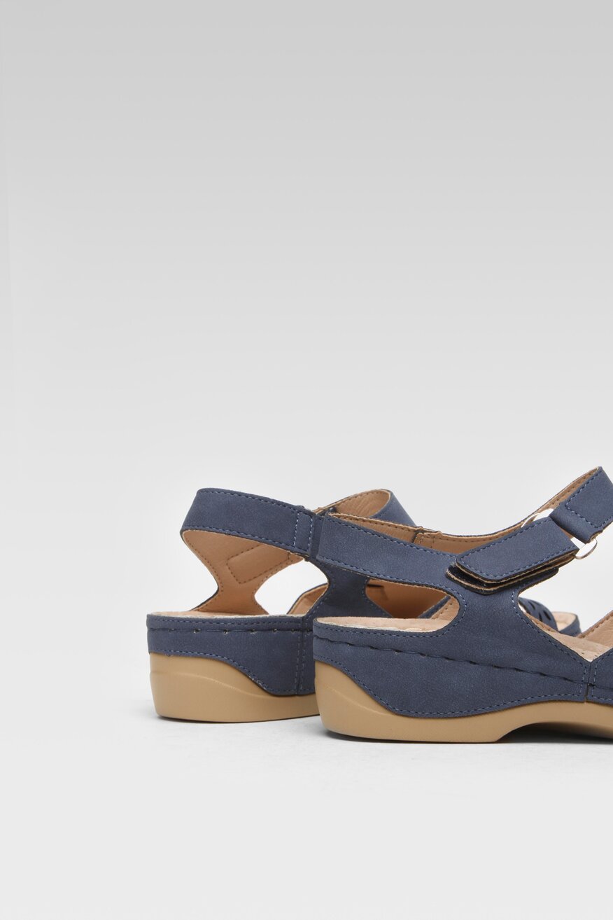 
                Go Soft - Sandały na koturnie - 5904862810966