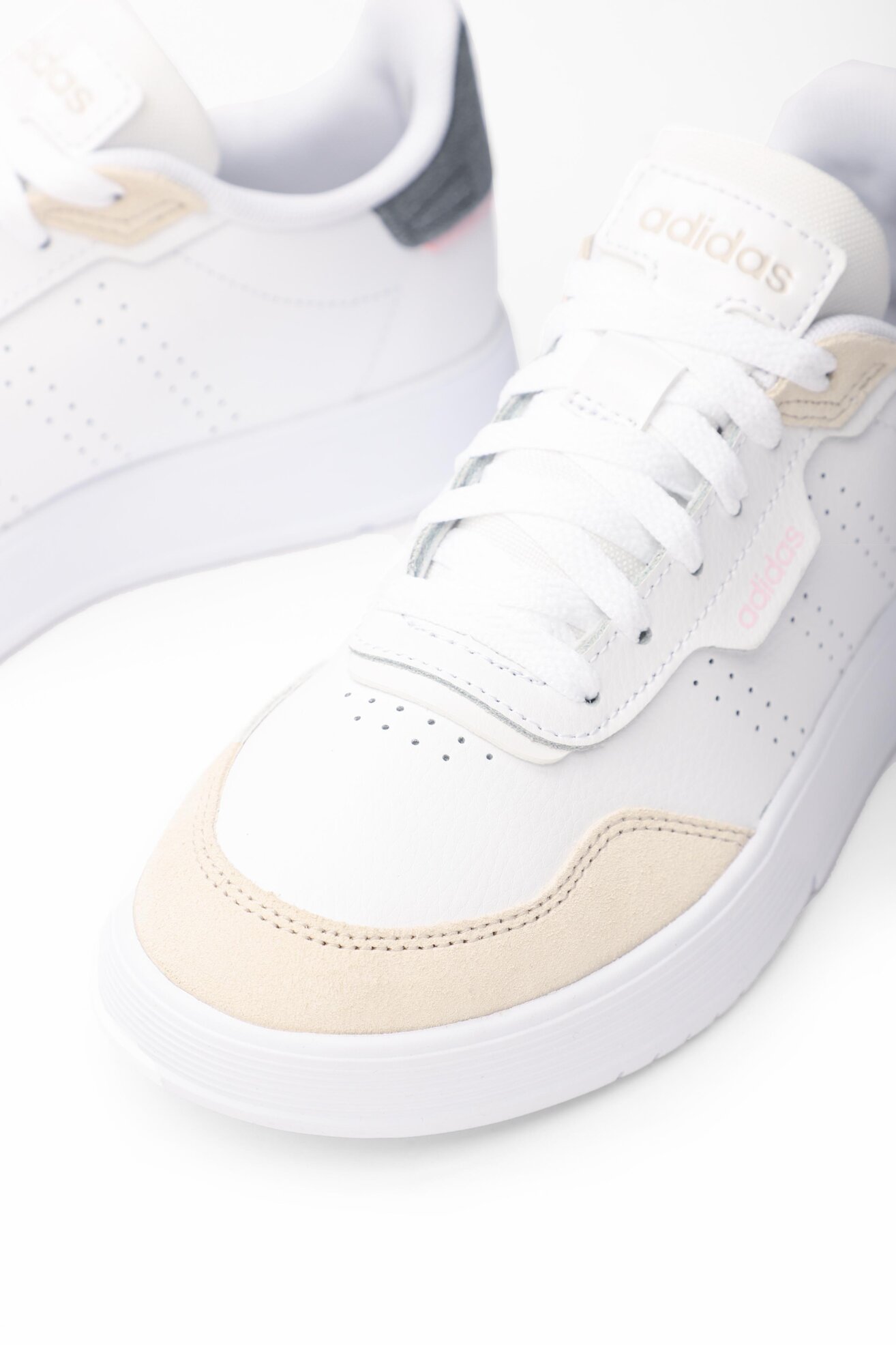 Obuwie sportowe adidas COURTROOK FY9670 Biały