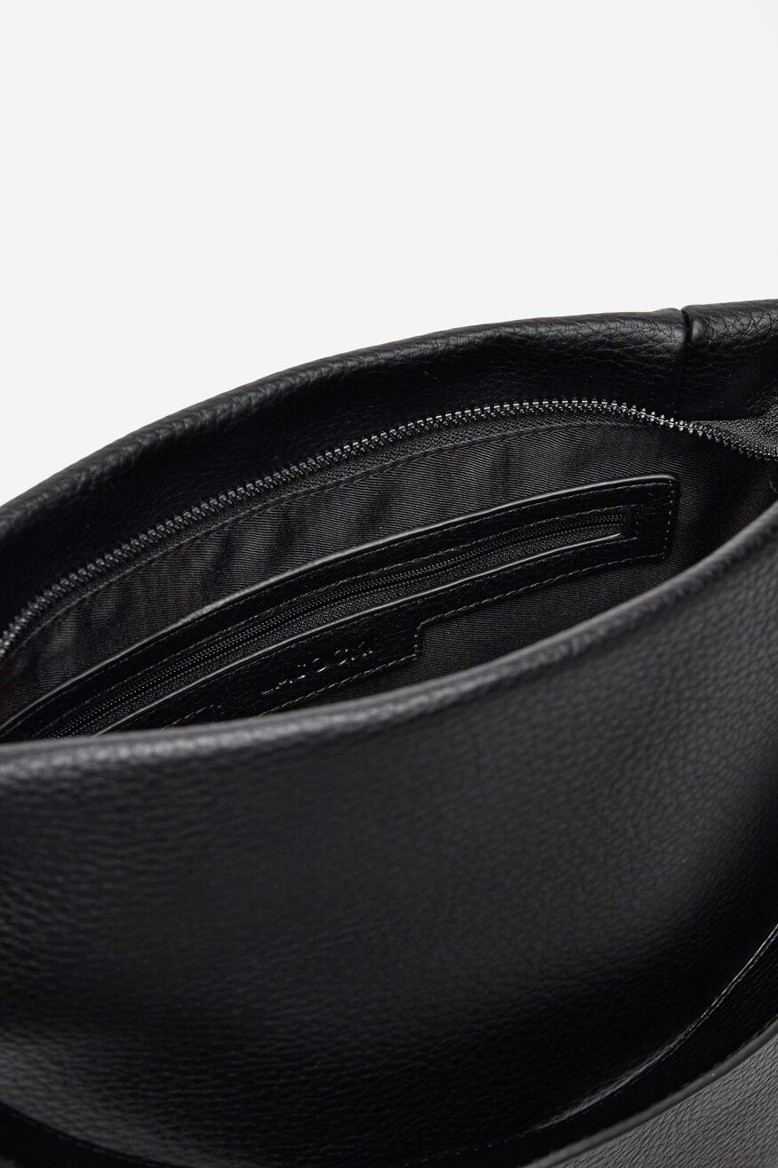 
                Дамска чанта Lasocki ЧЕРЕН - 5903698765778