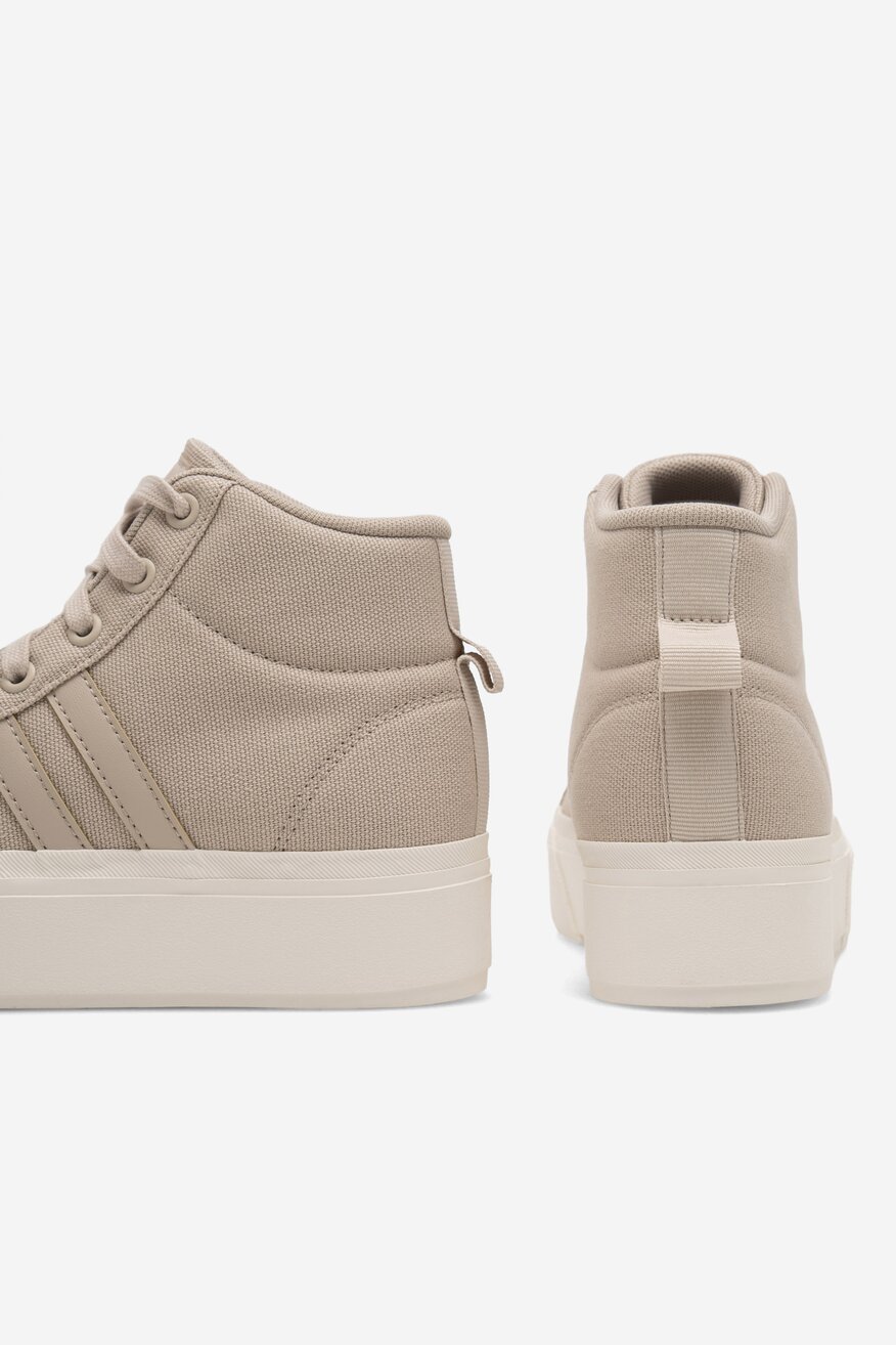 
                Кецове adidas БЕЖОВ - 5904862854984