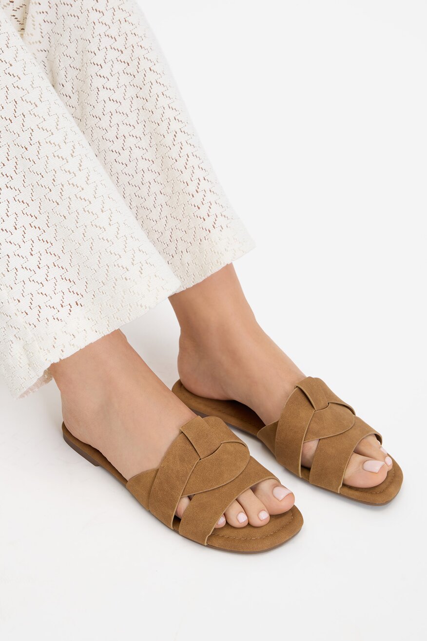 
                Шльопанець Jenny ВЕРБЛЮЖИЙ - 5906751720042