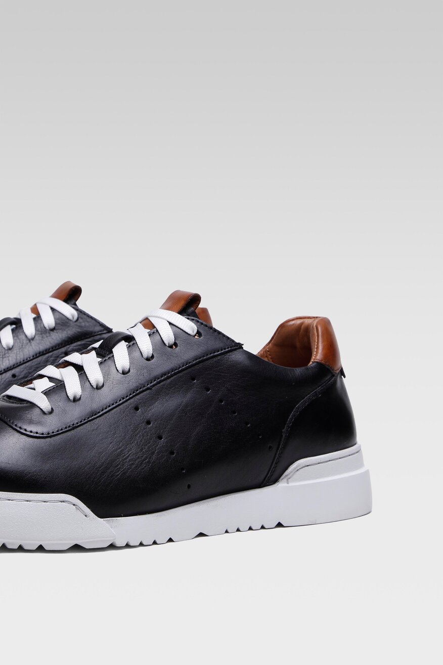 
                Badura - Skórzane sneakersy czarne - 5904248779108