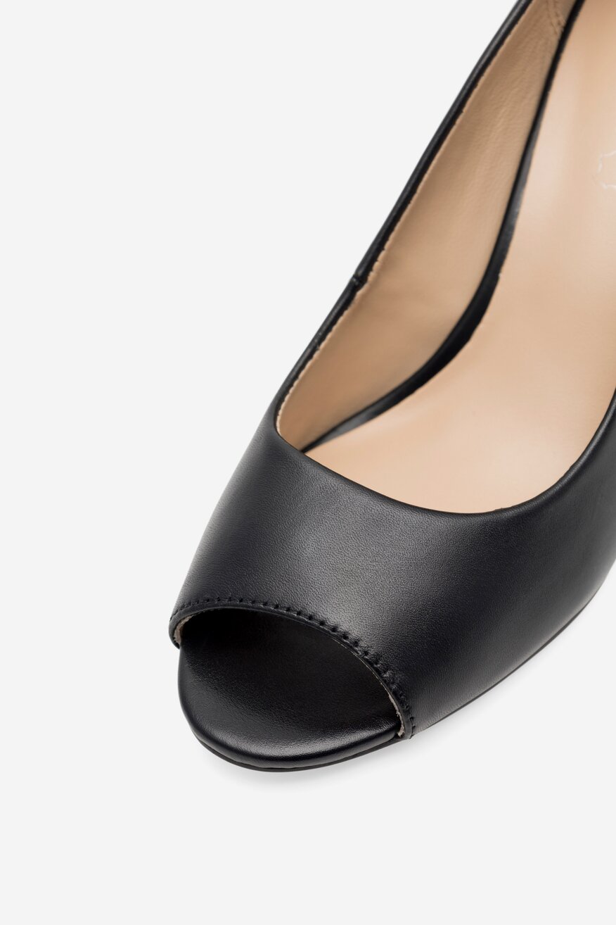 
                Lasocki - Skórzane sandały czarne - 5904862501093