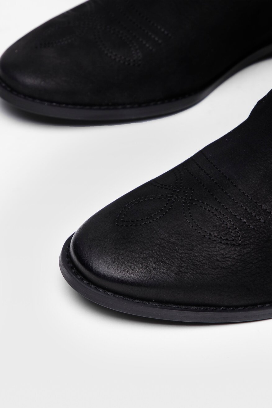 
                Badura - Skórzane botki na koturnie - 5904248064518