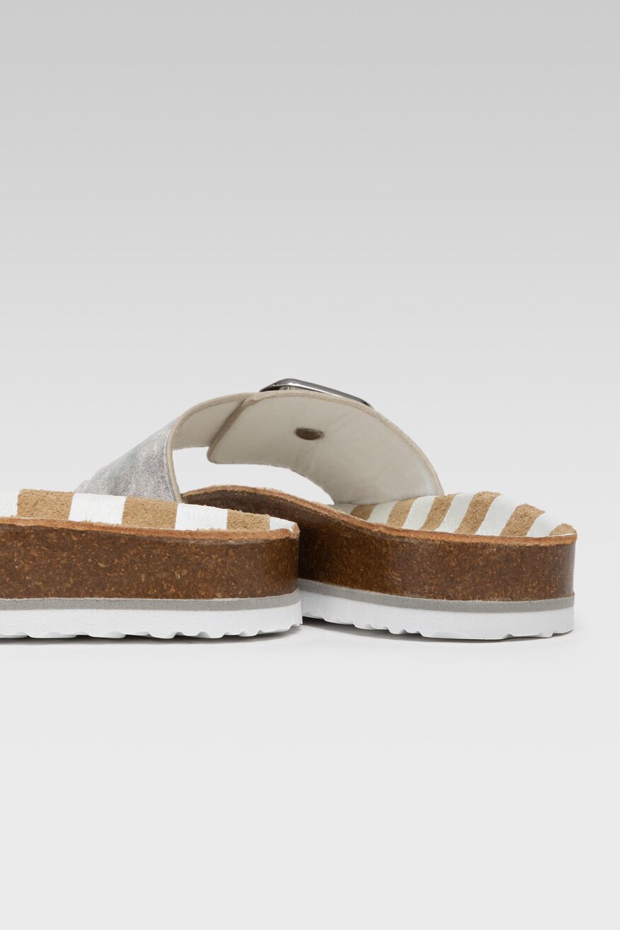 
                Tom Tailor - Klapki metaliczne białe - 5904248546212