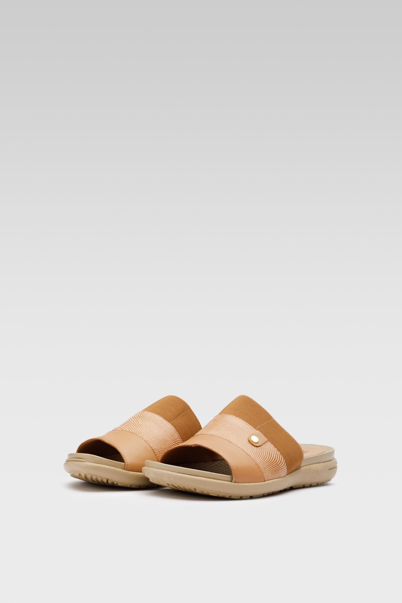 Klapki Go Soft WI16-5702-04 Beżowy