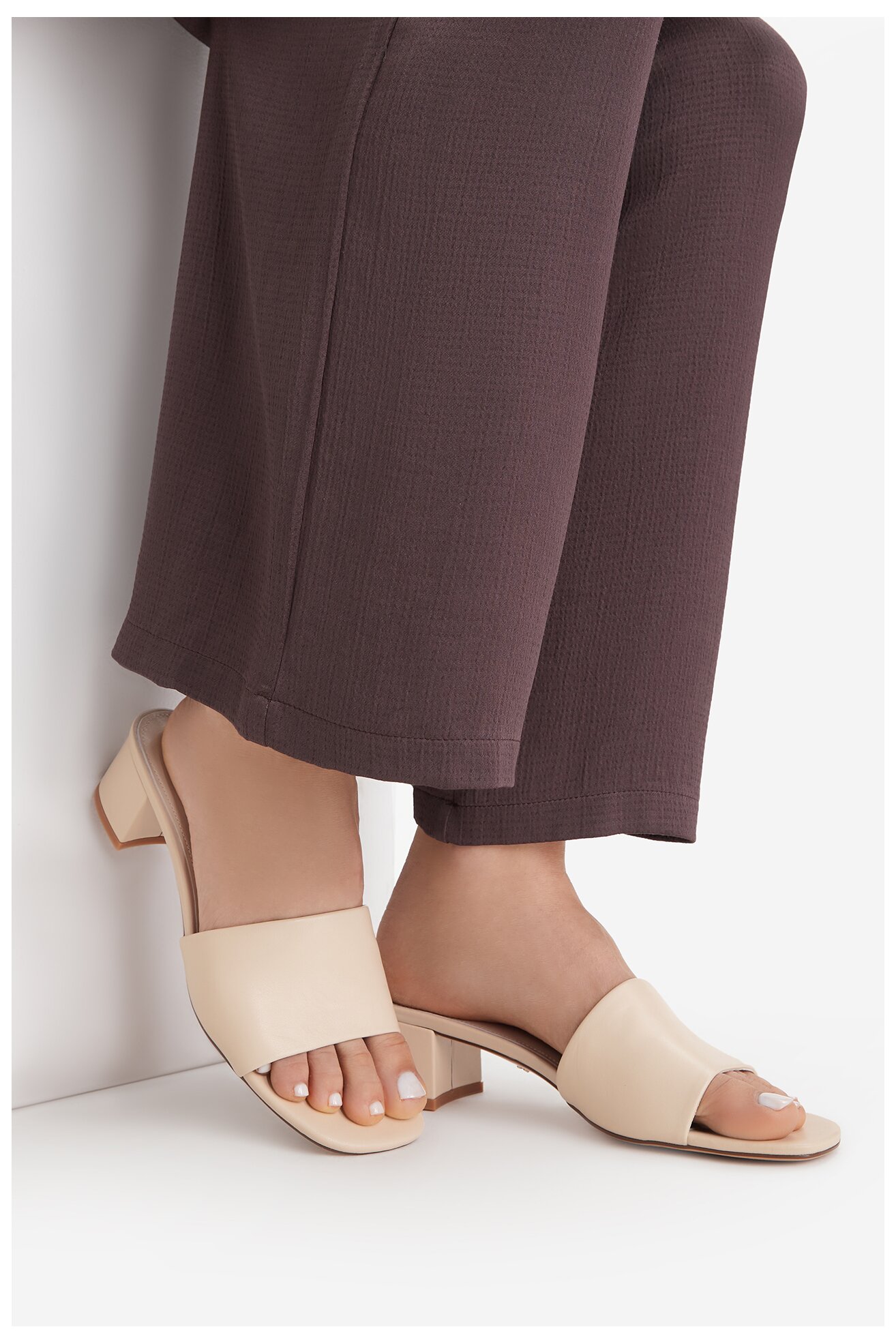 Klapki Gino Rossi C-V2399L-1-1 Ivory