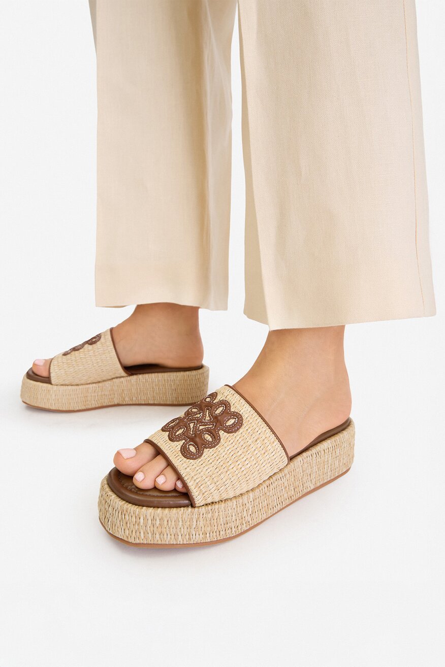 
                Шльопанець NINE WEST БЕЖЕВИЙ - 5907964065197