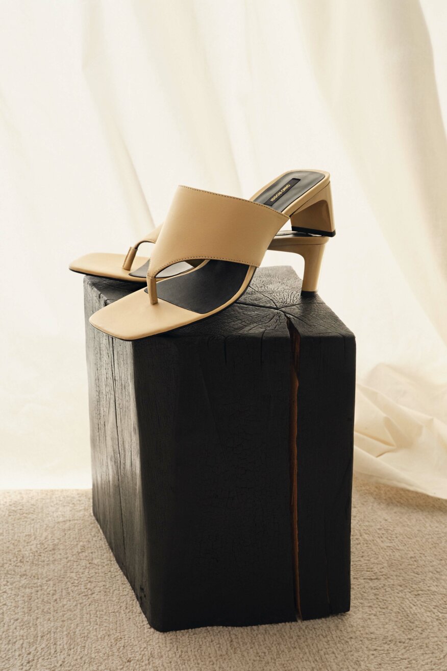 
                Gino Rossi - Skórzane klapki na obcasie - 5903698475059