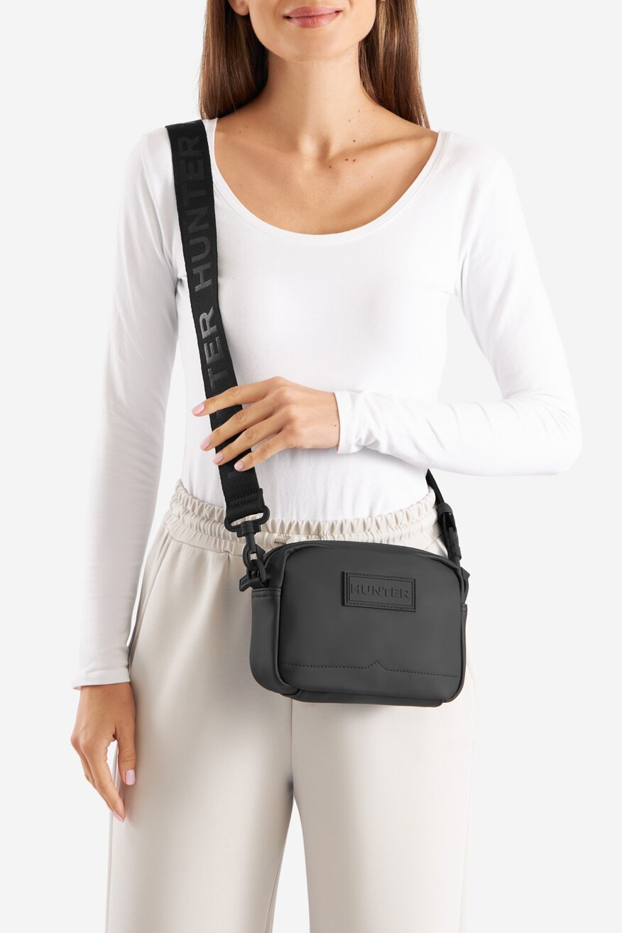 
                Kézitáska HUNTER FEKETE - 5905588830894