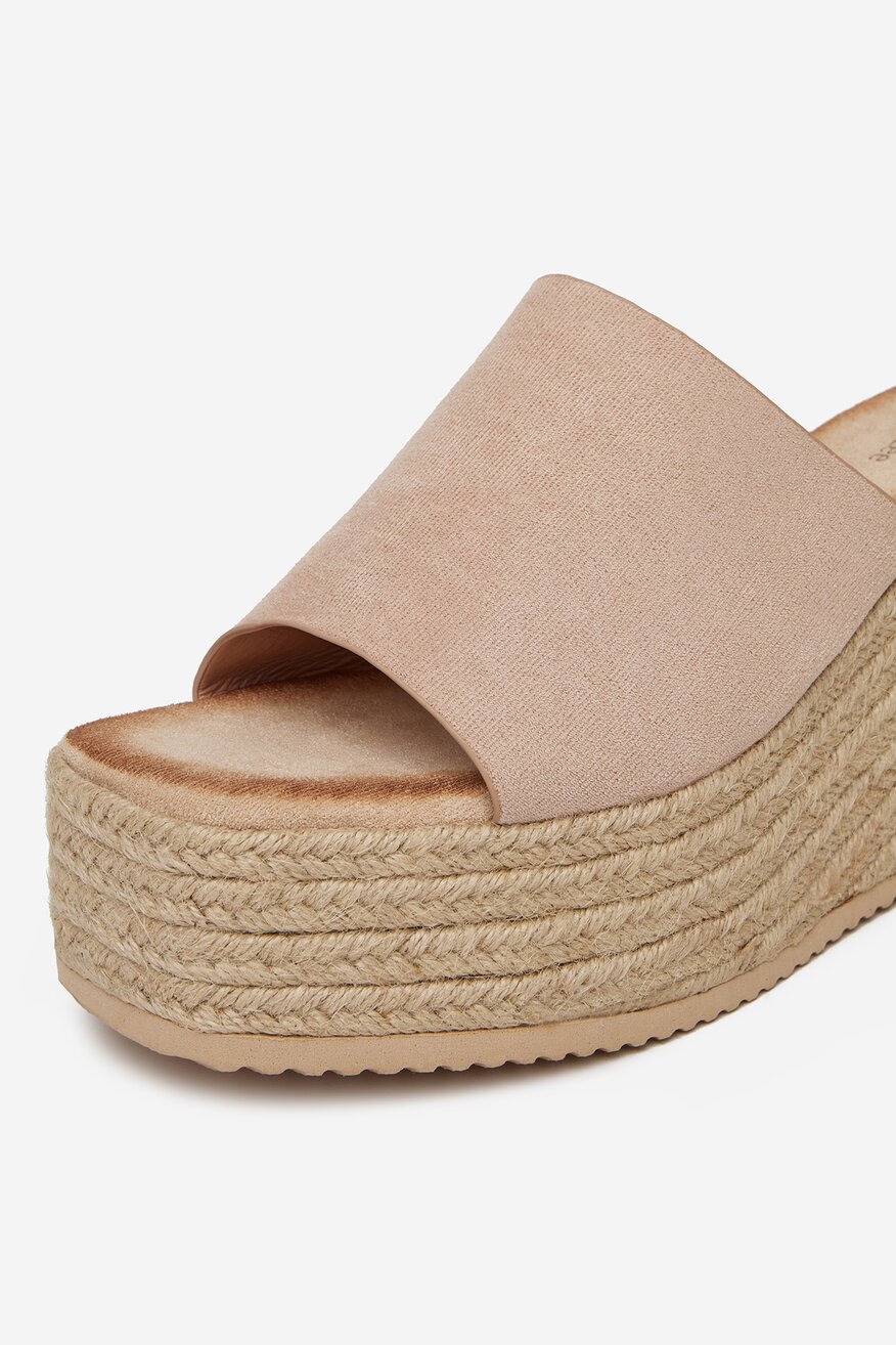 
                DeeZee - Klapki na koturnie - 5904410865158