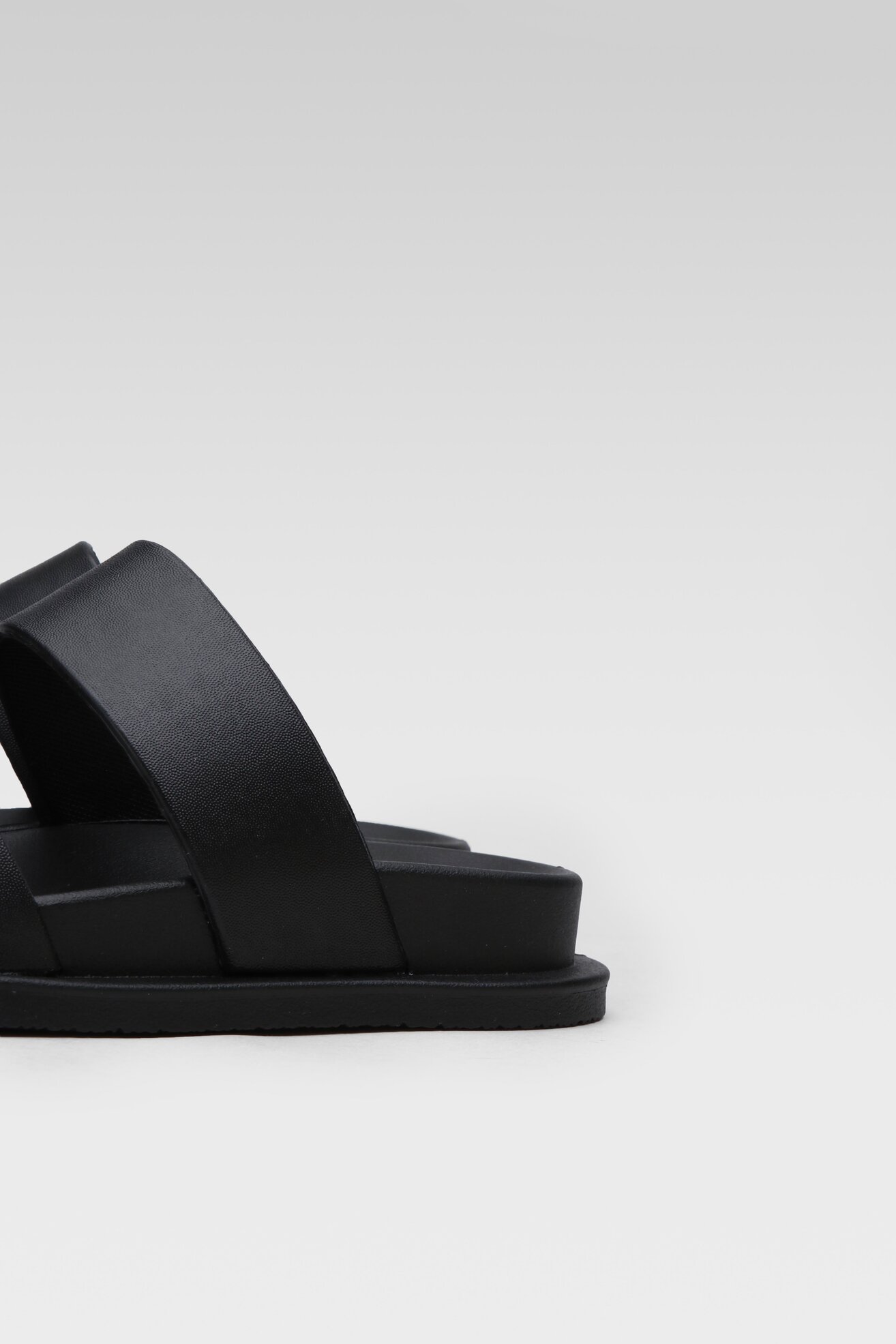 Klapki Bassano WSS20600-01 Czarny