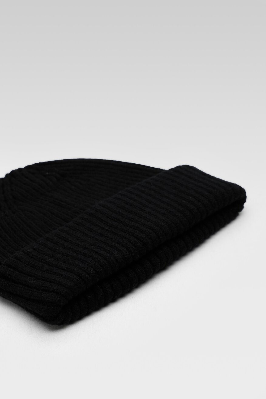 
                Lasocki - Czapka czarna - 5904248907303