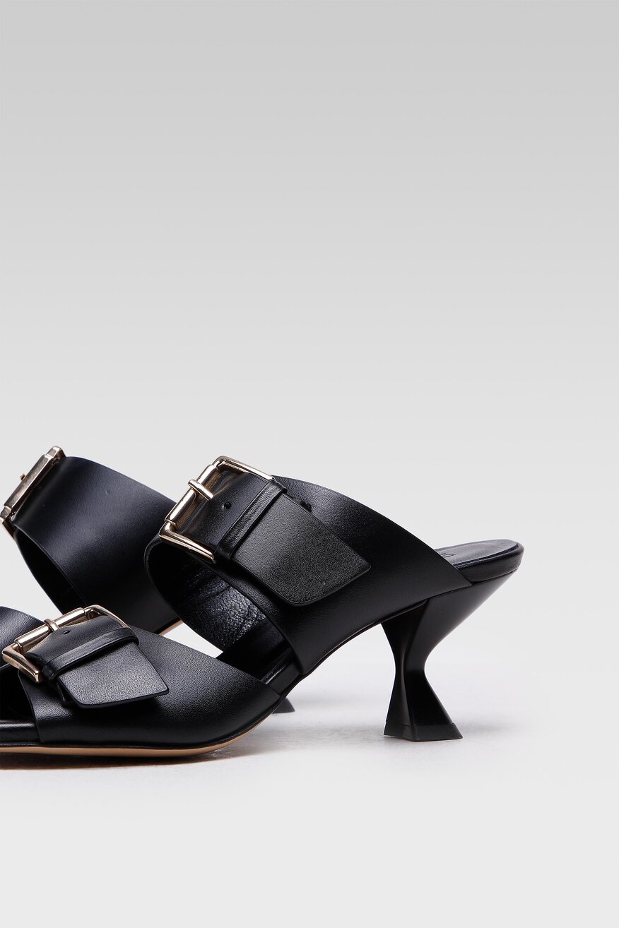 
                Badura - Klapki skórzane na obcasie - 5904248486280