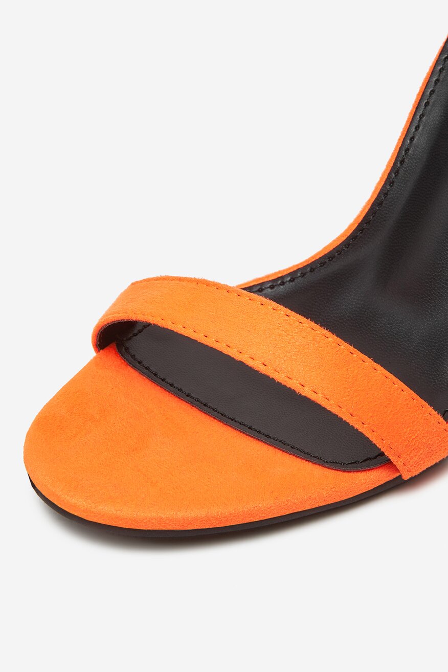 
                DeeZee - Sandały na słupku - 5906751109373