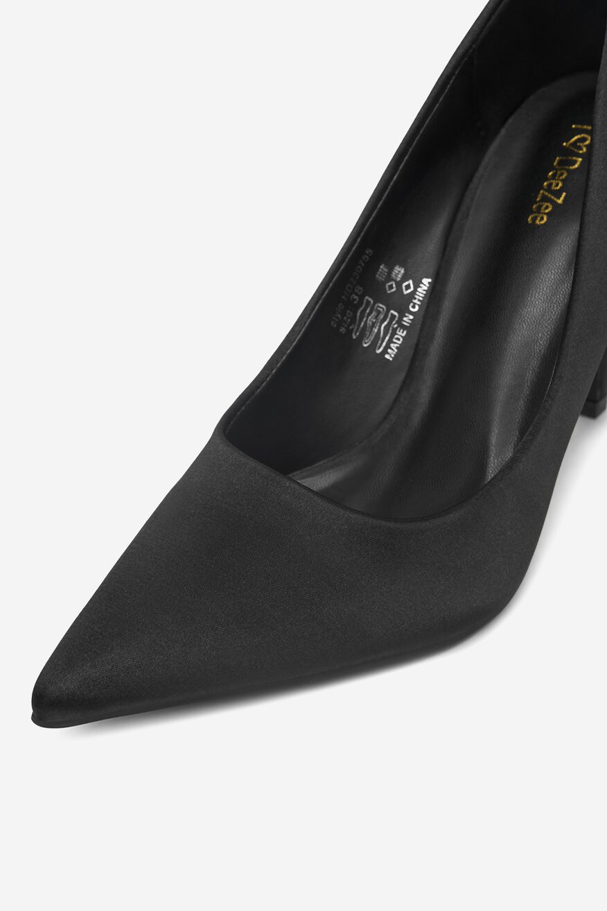 
                Körömcipő DeeZee FEKETE - 5904410904802