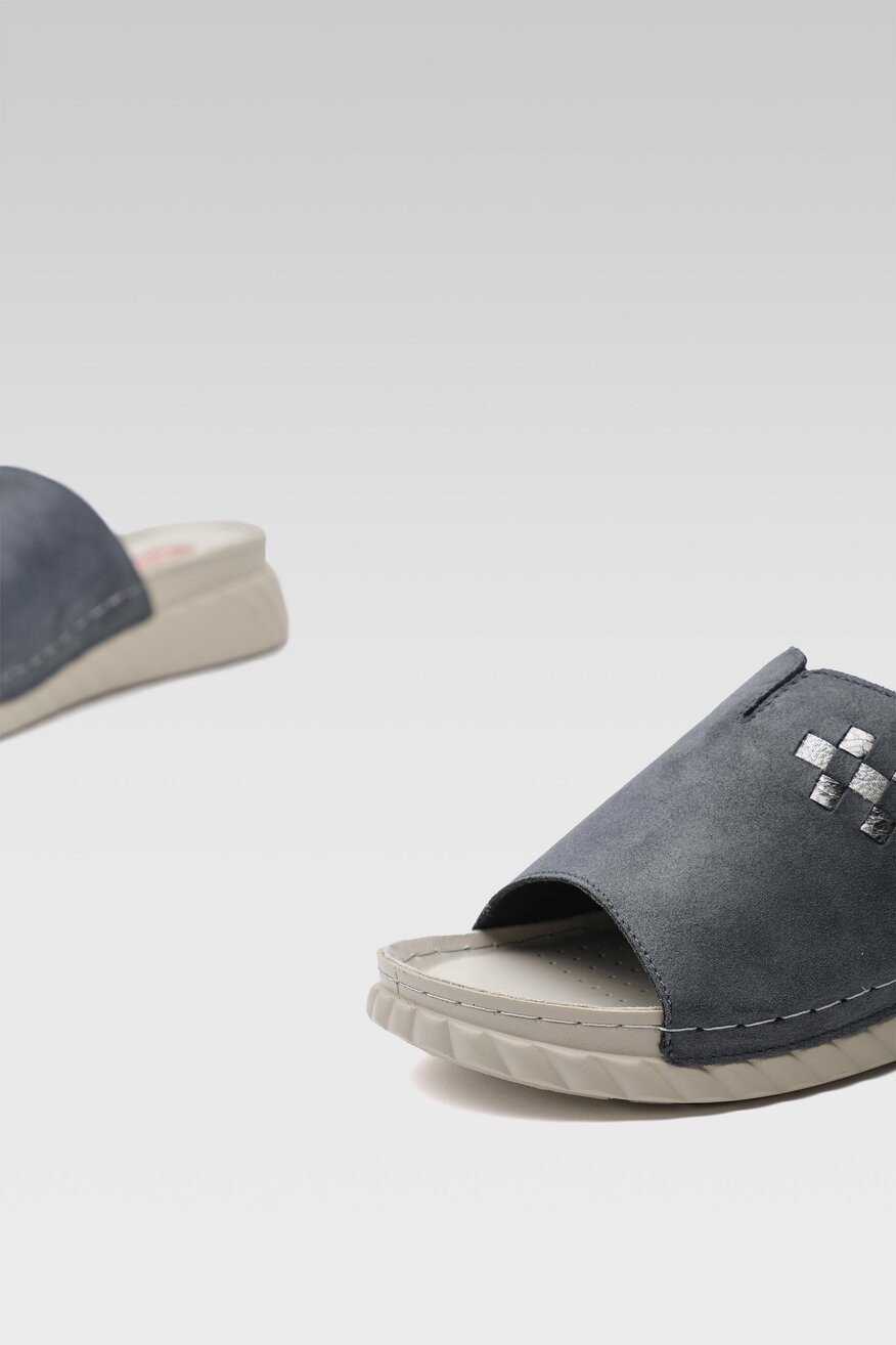 
                Go Soft - Skórzane klapki granatowe - 5904248693039