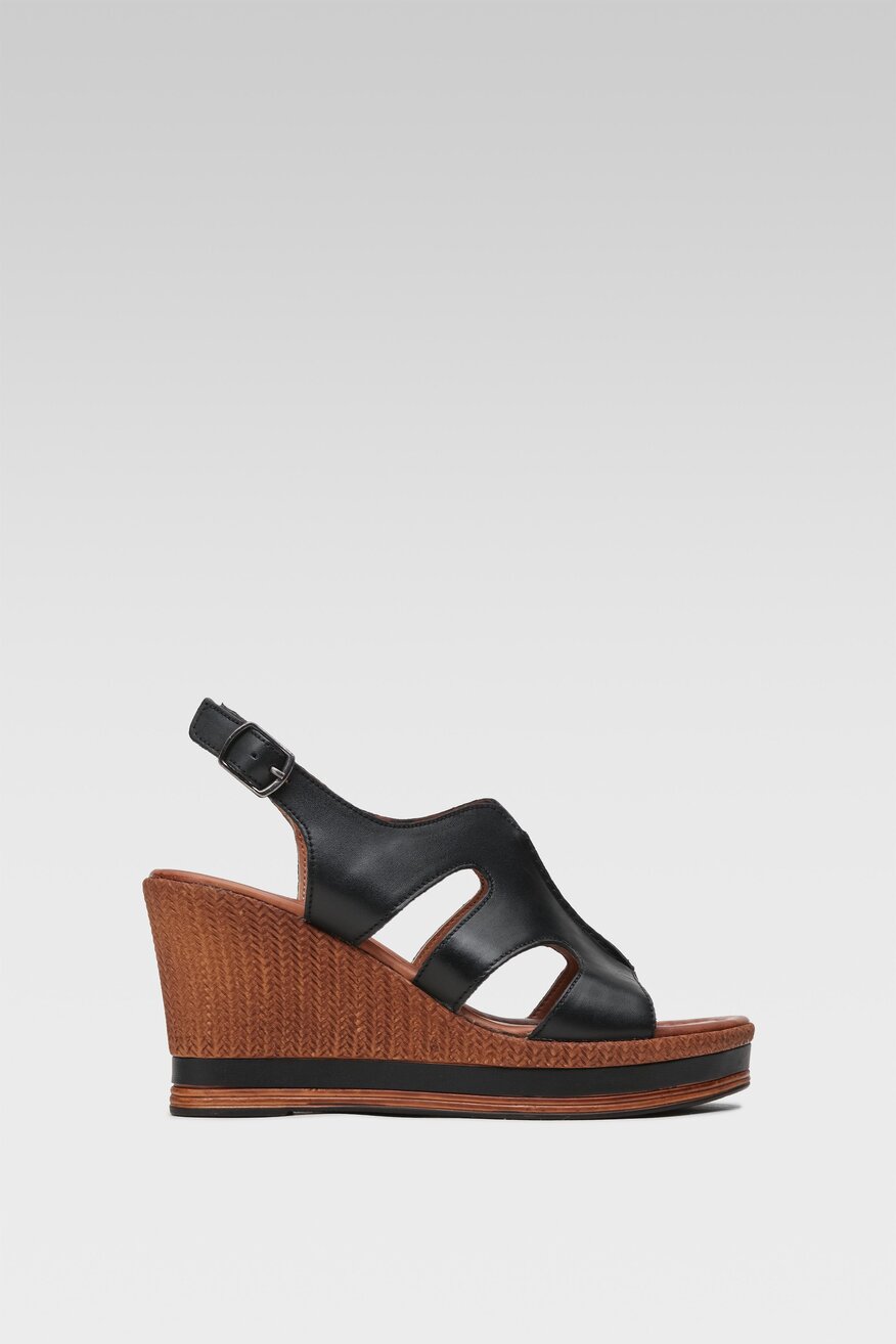 
                Lasocki - Skórzane sandały czarne - 5904862809021