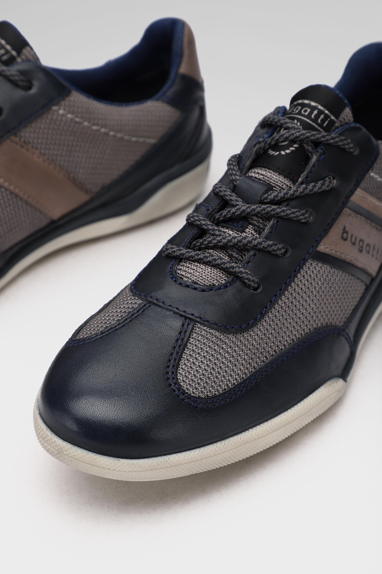 Półbuty Bugatti 323-46512-4069-4112 Granatowy