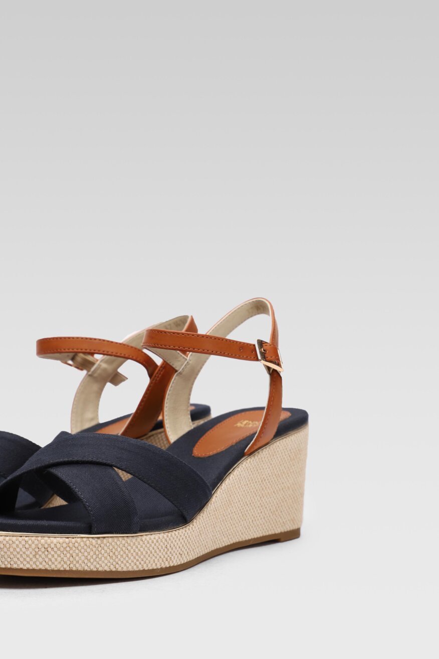 
                Jenny Fairy - Sandały na koturnie granatowe - 5903698222356