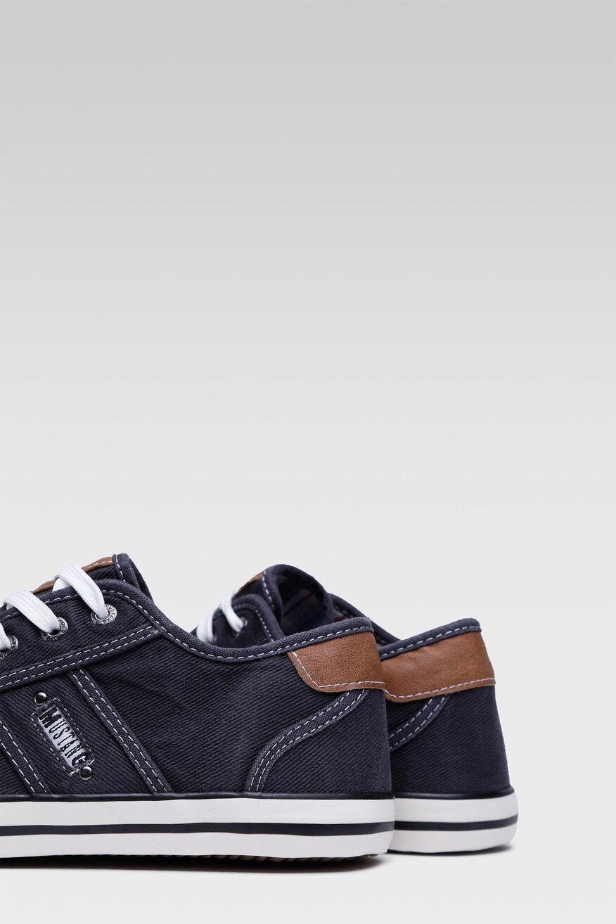 
                Mustang - Trampki - 5904248525620