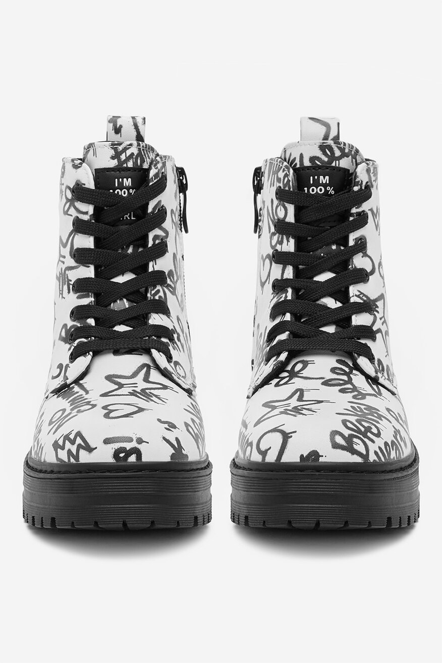 
                Боти DeeZee БЯЛ - 5906751276174