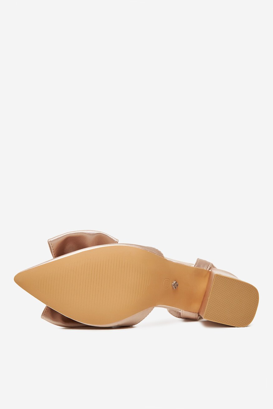 
                Körömcipő DeeZee BÉZS - 5906751110027