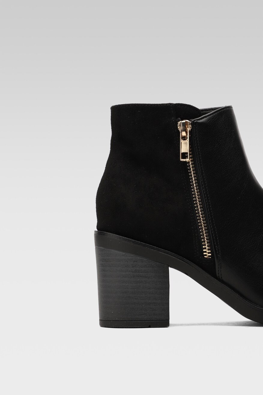 
                Clara Barson - Botki na obcasie czarne - 5903698754338