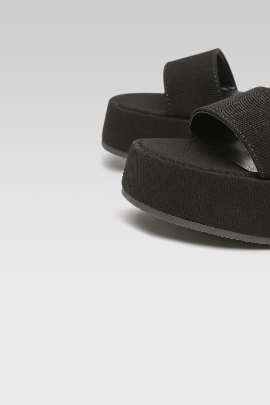 
                Сандали DeeZee ЧЕРЕН - 5904862663036