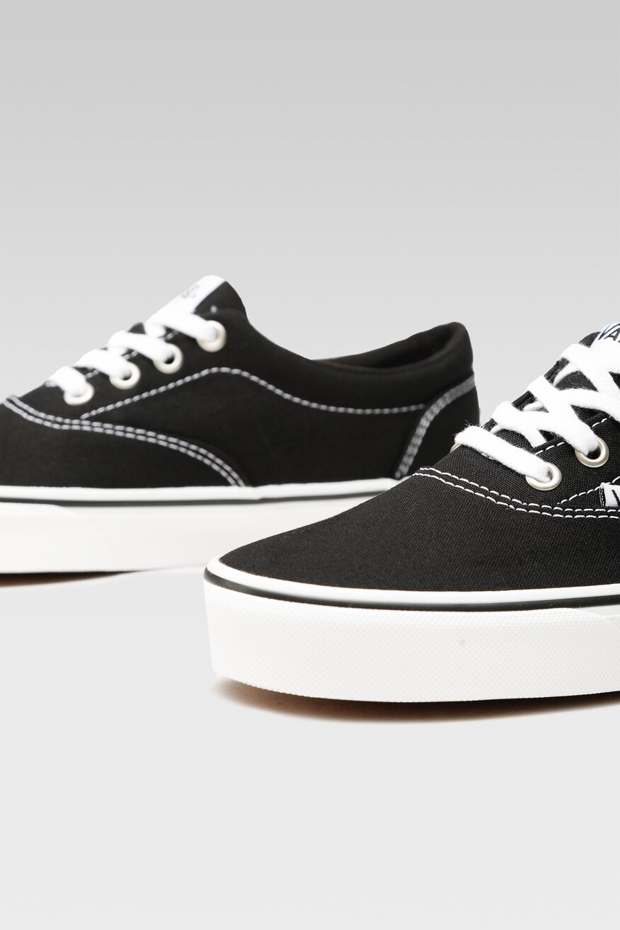 
                Vans - Trampki czarne sznurowane - 5904248059286