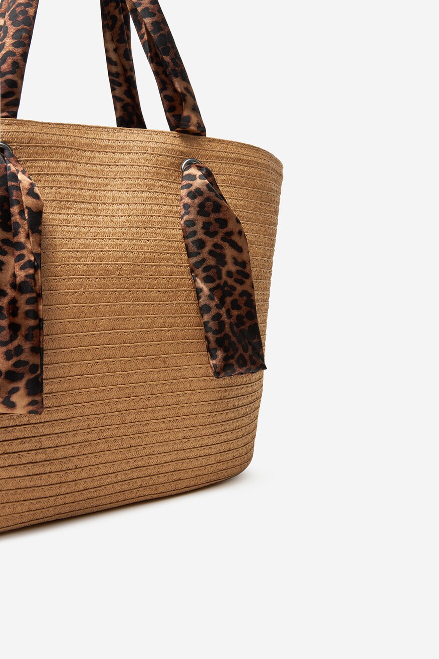 
                Дамска чанта DeeZee БЕЖОВ - 5906751073308