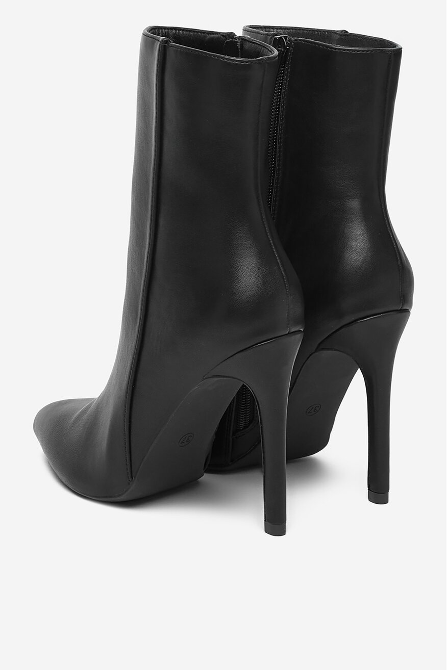 
                Боти DeeZee ЧЕРЕН - 5904410887792