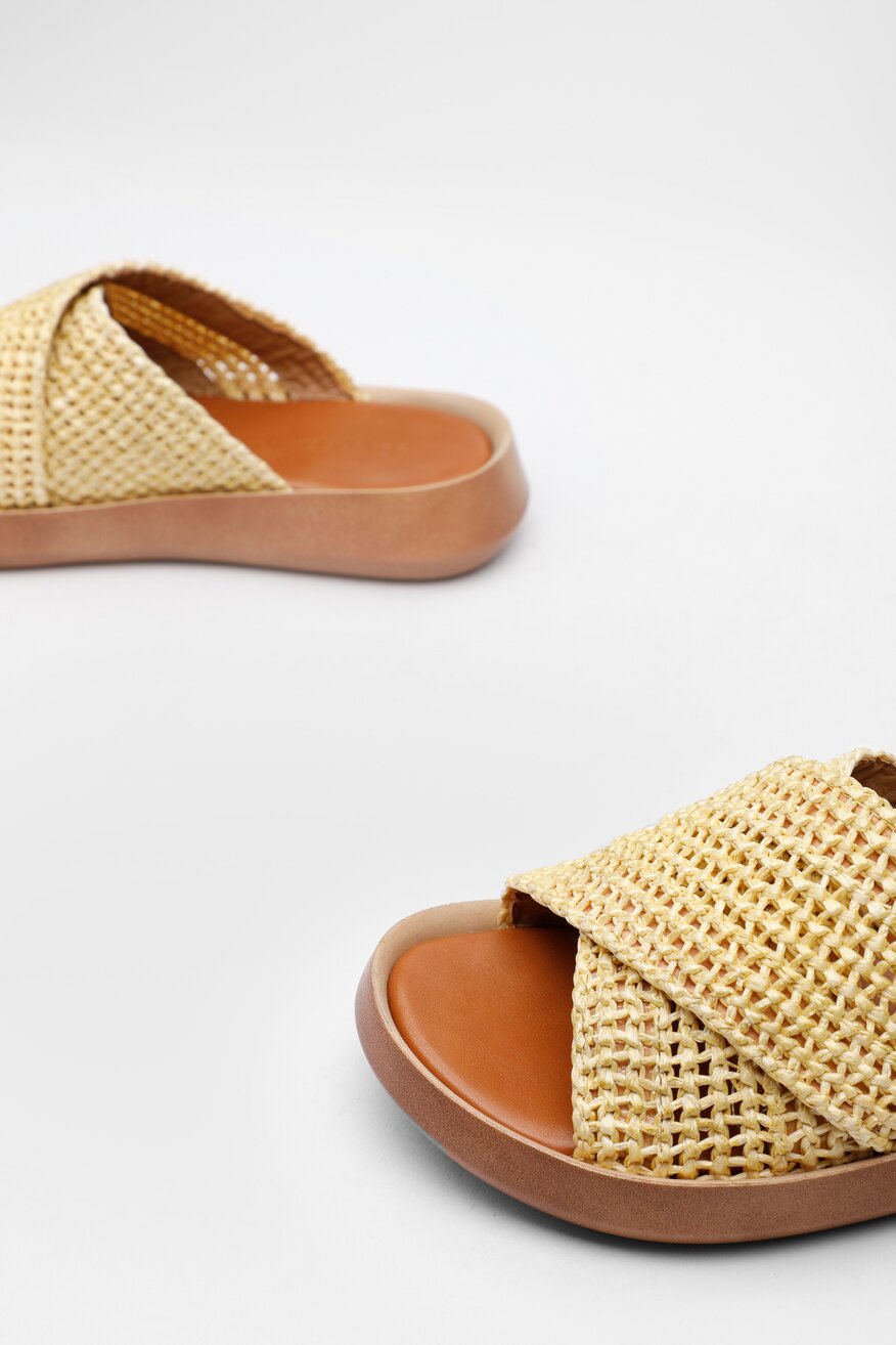 
                Jenny Fairy - Klapki na platformie - 5904248673291