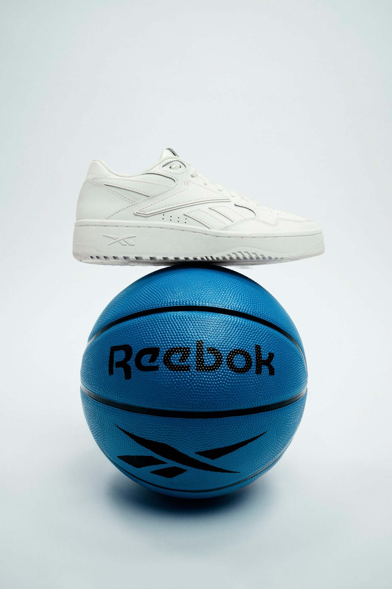 Спортни обувки Reebok ATR CHILL JR 5 100200209 БЯЛ