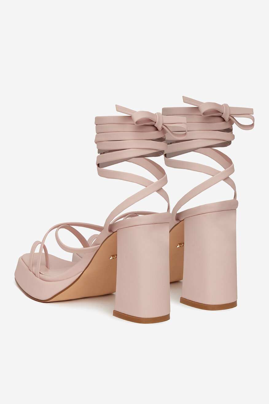 
                DeeZee - Sandały na słupku - 5906751070444