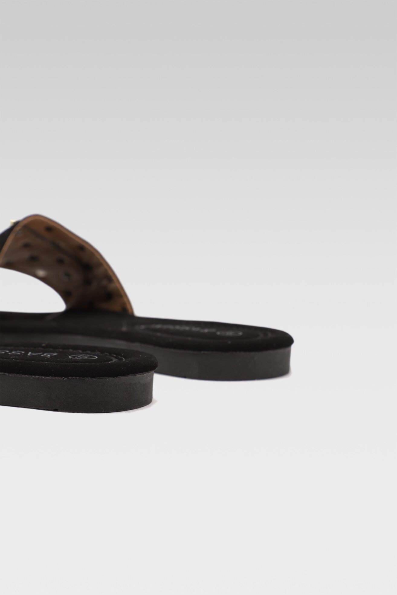 Klapki Bassano WP95-21183 Czarny