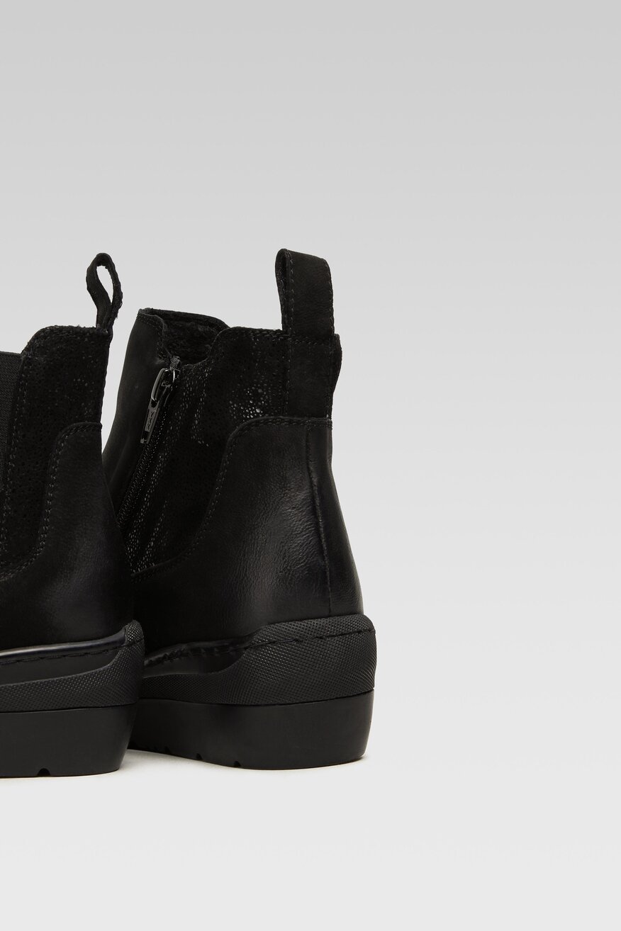 
                Go Soft - Skórzane botki czarne - 5904248947231