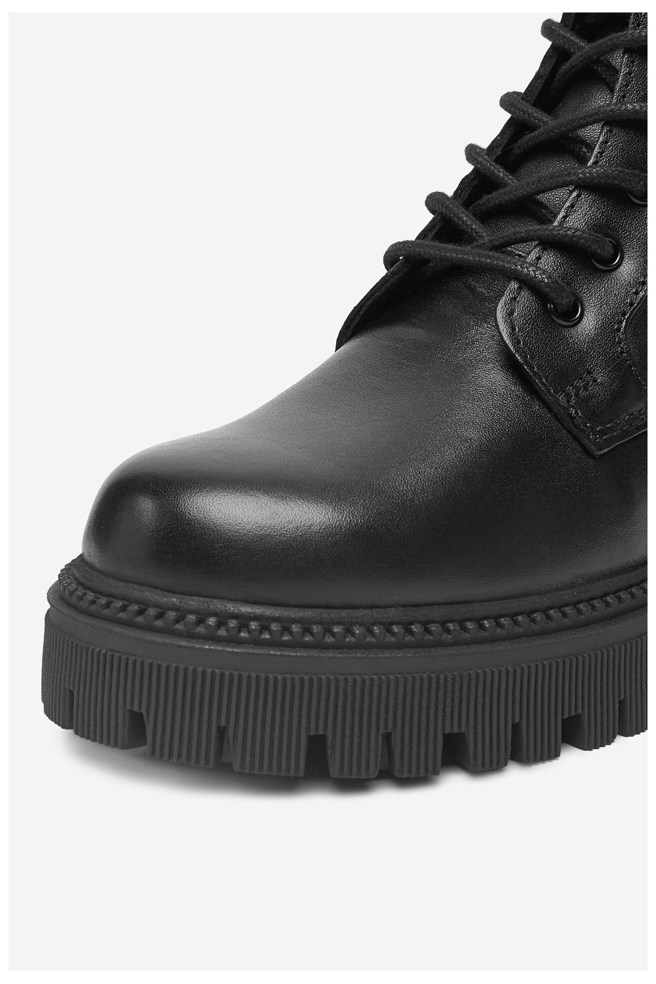 Šněrovací vyšší obuv Lasocki Young CEO-CI12-BETINA-07 ČERNÁ