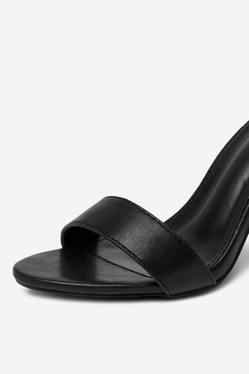 
                DeeZee - Sandały na słupku - 5906751095775