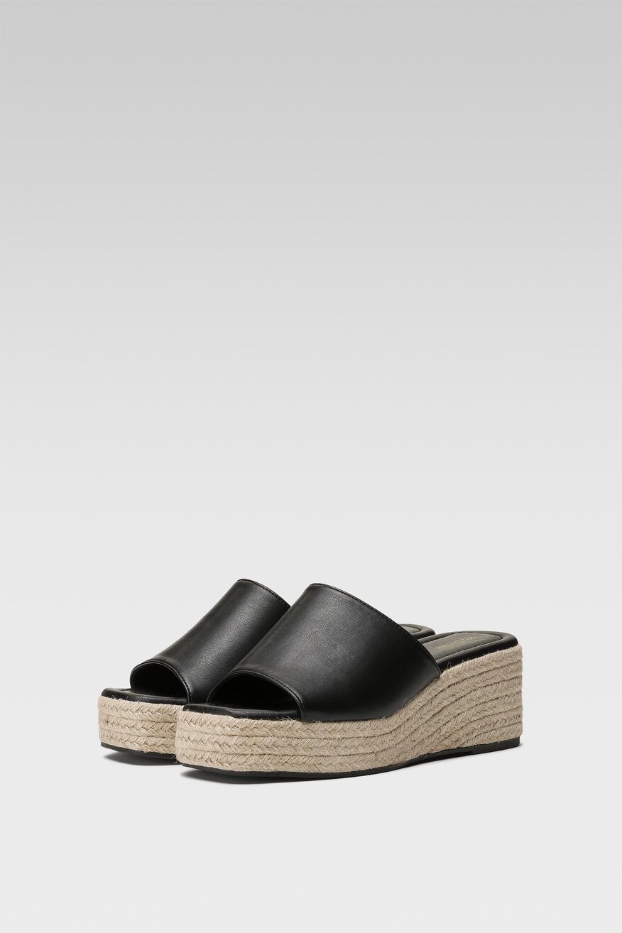 
                Шльопанець DeeZee ЧОРНИЙ - 5904862789071